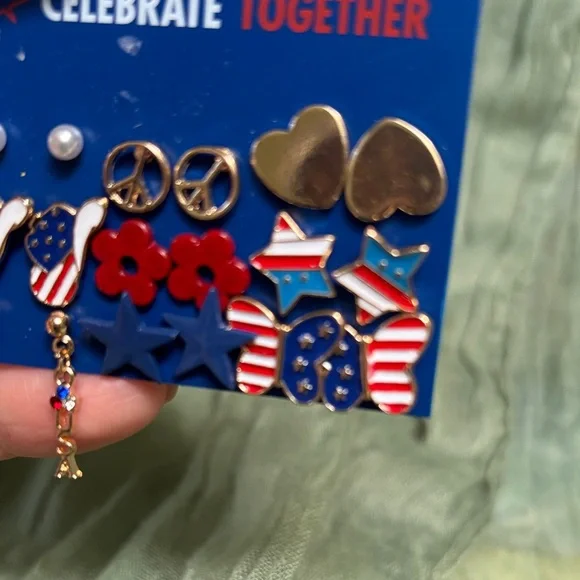 9 Patriotic Earrings Set NWT - Picture 4 of 6